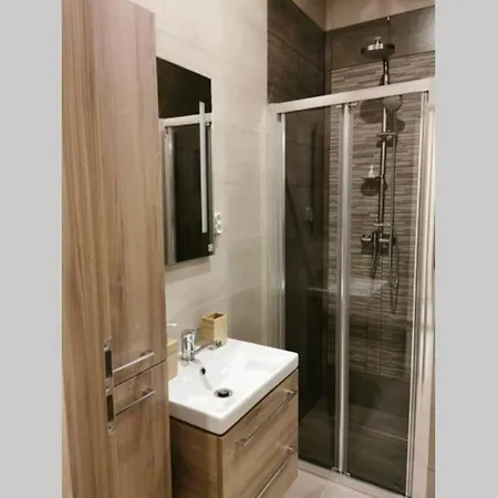 Little Big Red - Modern 크라쿠프